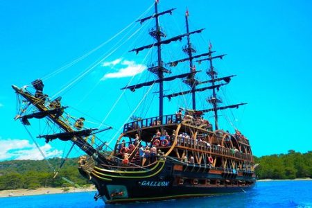 Морские прогулки на пиратском корабле в Кемере